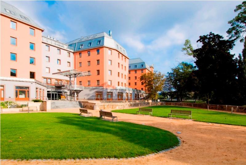 Отель Courtyard By Marriott Pilsen Экстерьер фото