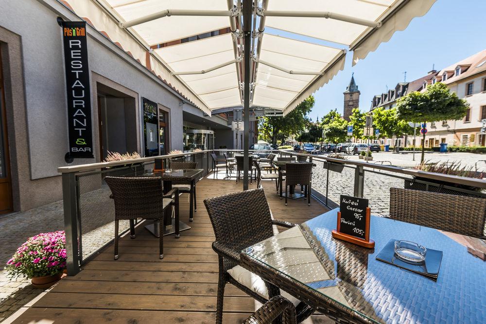 Отель Courtyard By Marriott Pilsen Экстерьер фото