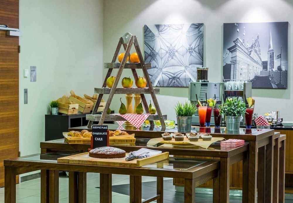 Отель Courtyard By Marriott Pilsen Экстерьер фото