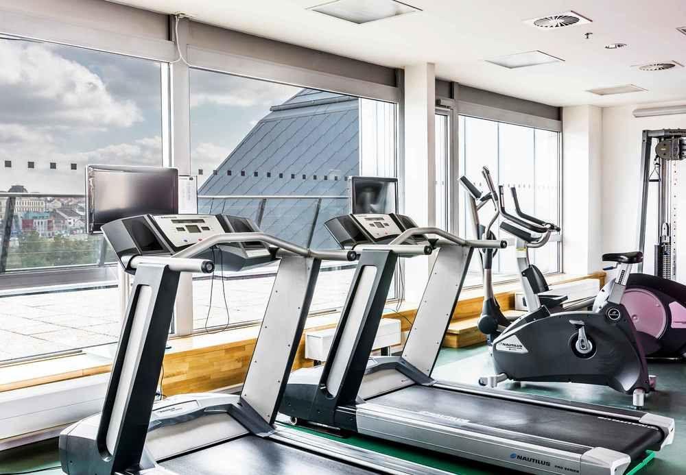 Отель Courtyard By Marriott Pilsen Экстерьер фото