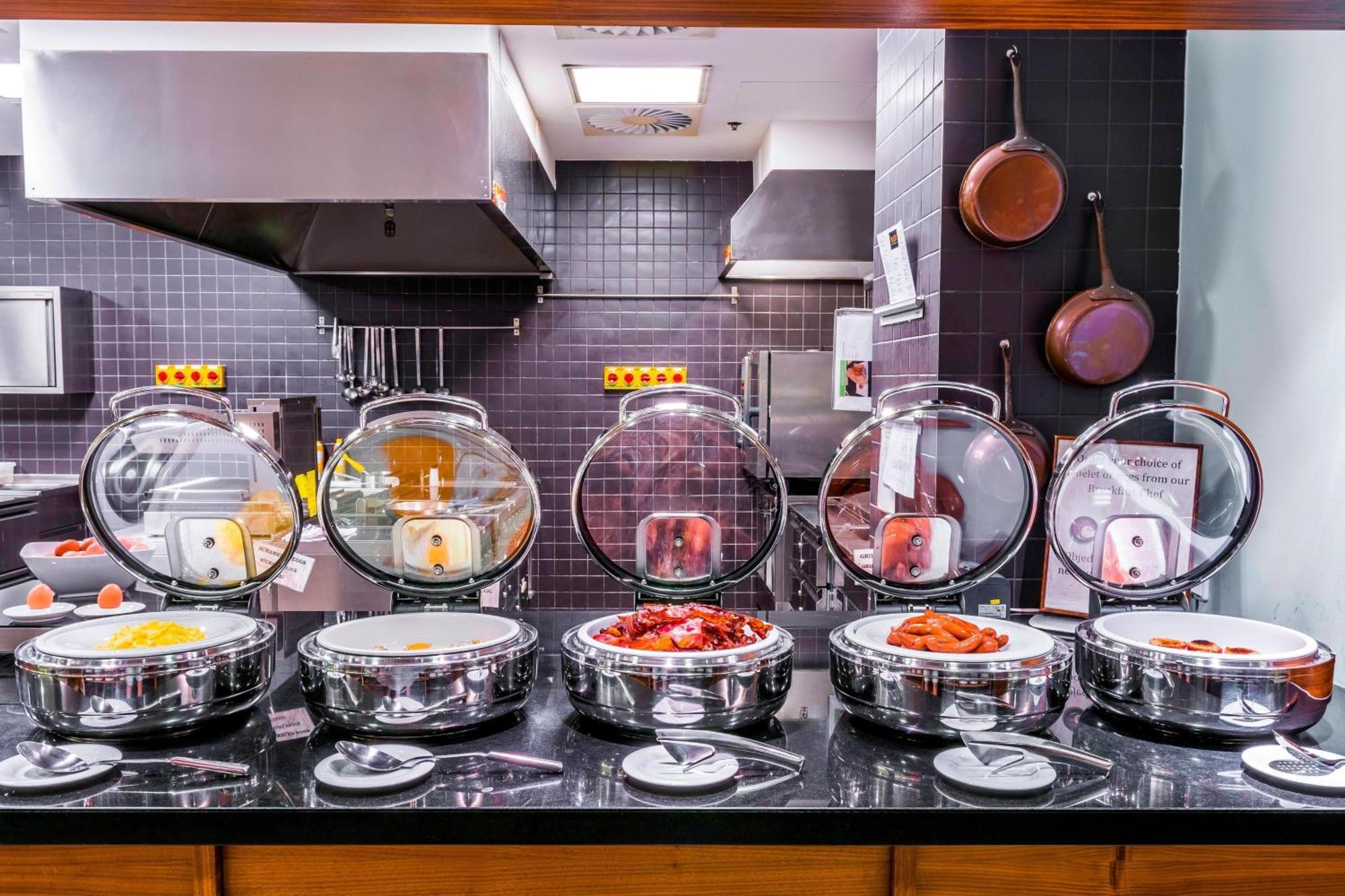 Отель Courtyard By Marriott Pilsen Экстерьер фото