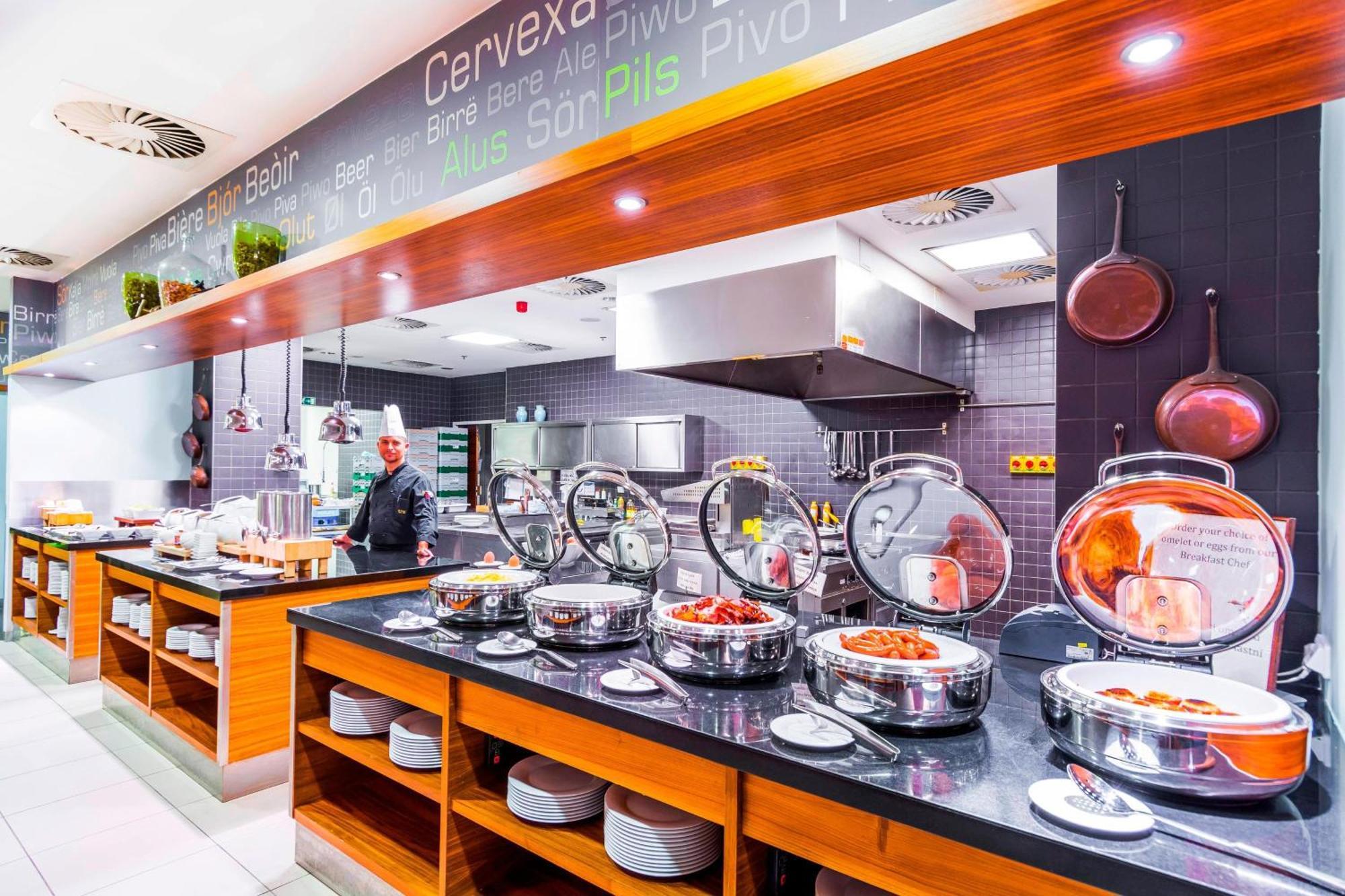 Отель Courtyard By Marriott Pilsen Экстерьер фото