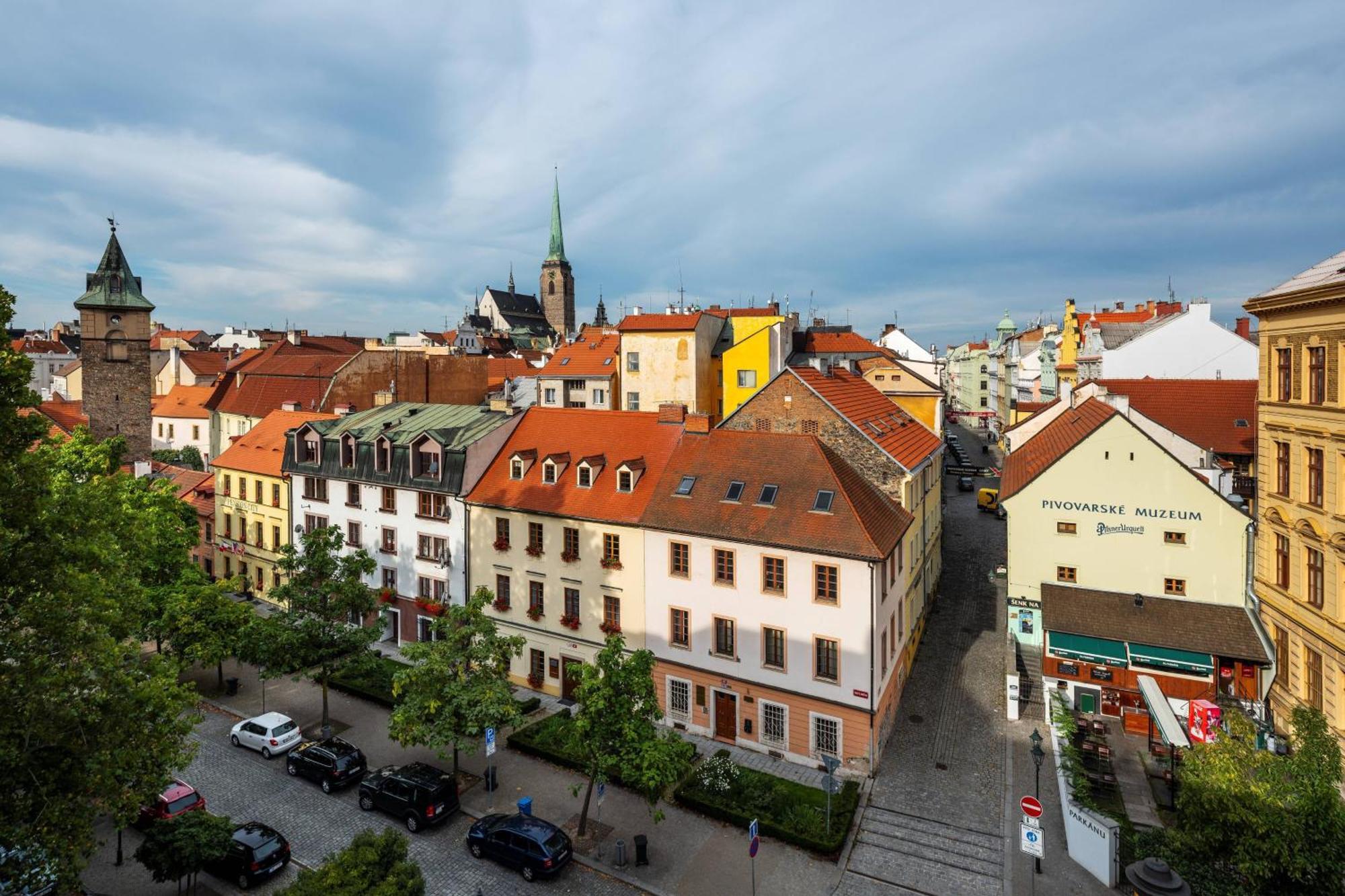 Отель Courtyard By Marriott Pilsen Экстерьер фото