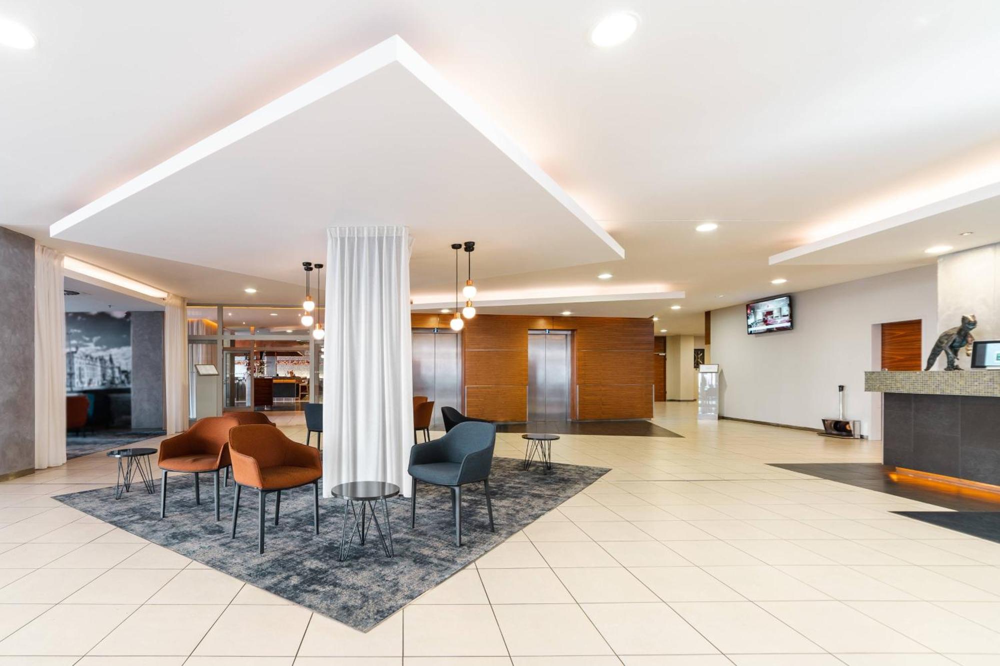 Отель Courtyard By Marriott Pilsen Экстерьер фото