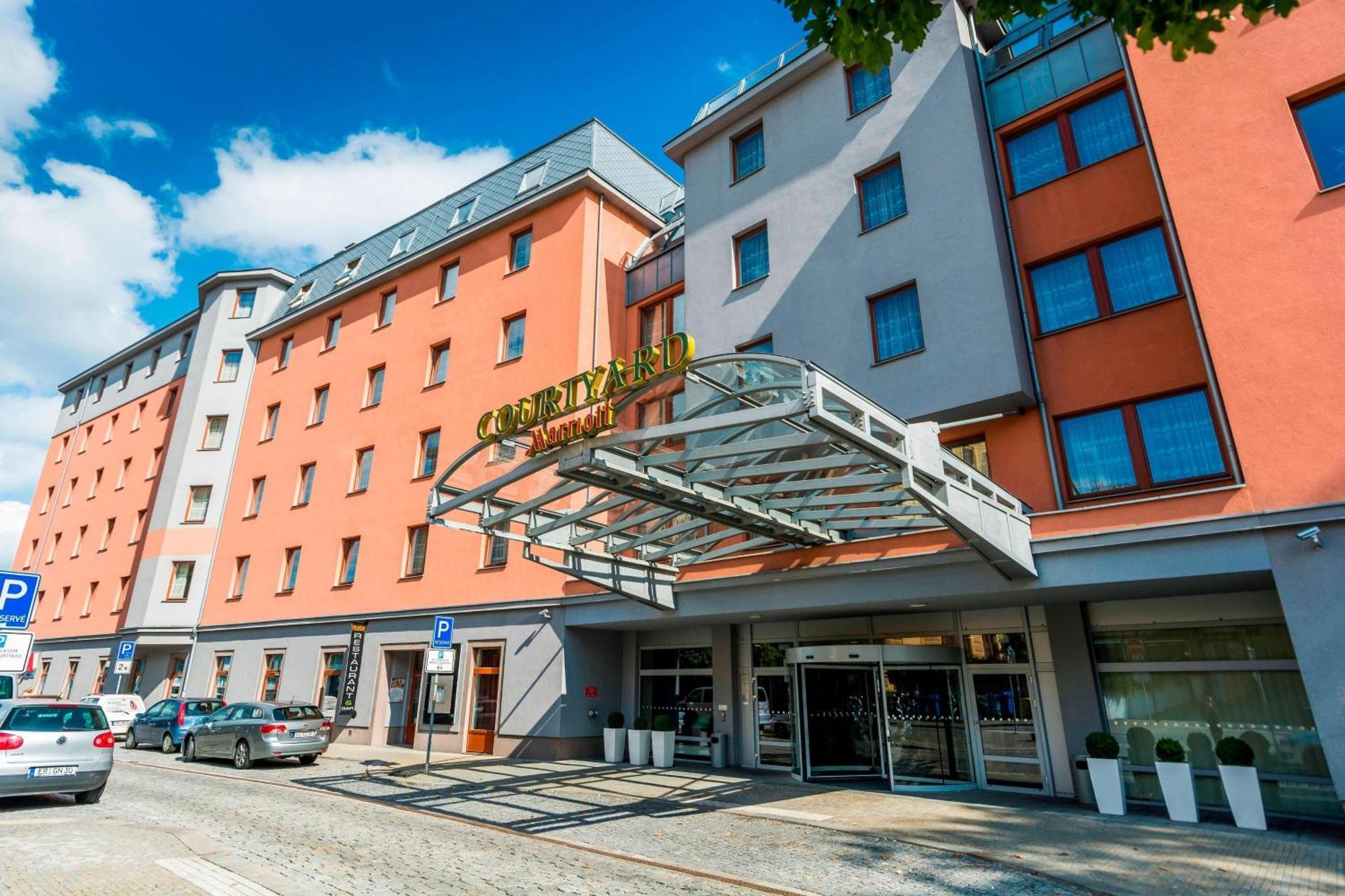 Отель Courtyard By Marriott Pilsen Экстерьер фото