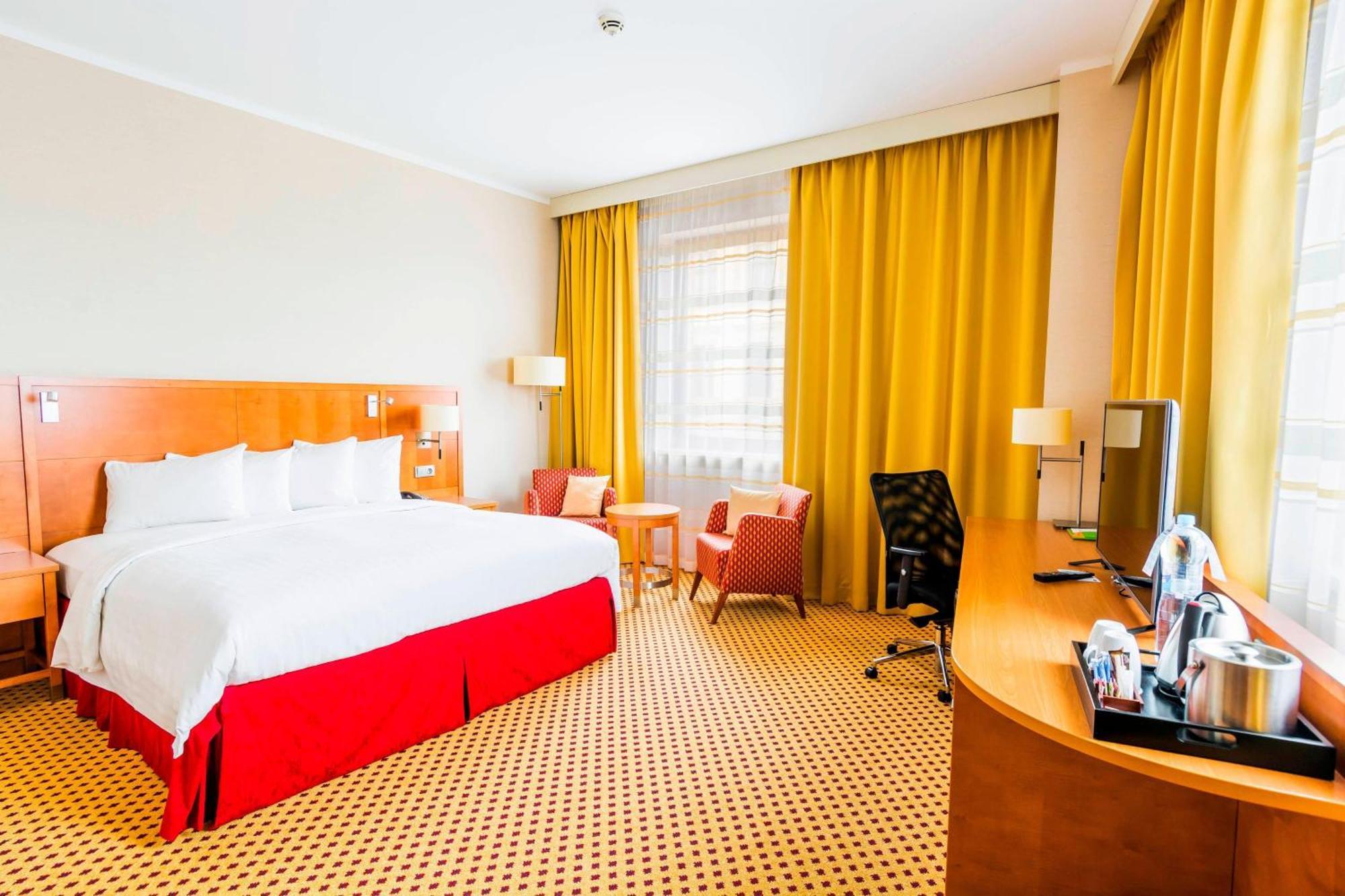 Отель Courtyard By Marriott Pilsen Экстерьер фото