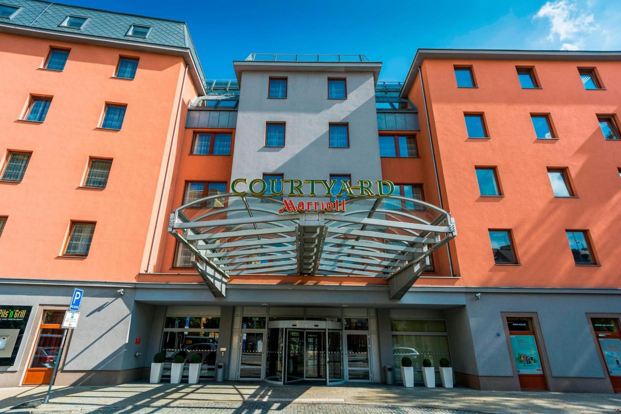 Отель Courtyard By Marriott Pilsen Экстерьер фото