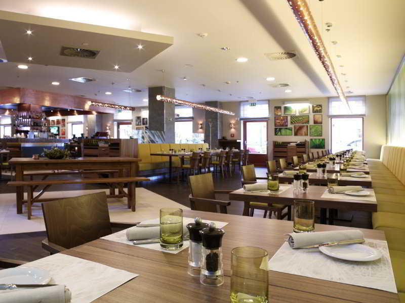 Отель Courtyard By Marriott Pilsen Экстерьер фото