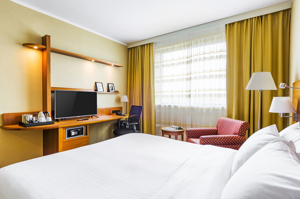 Отель Courtyard By Marriott Pilsen Экстерьер фото