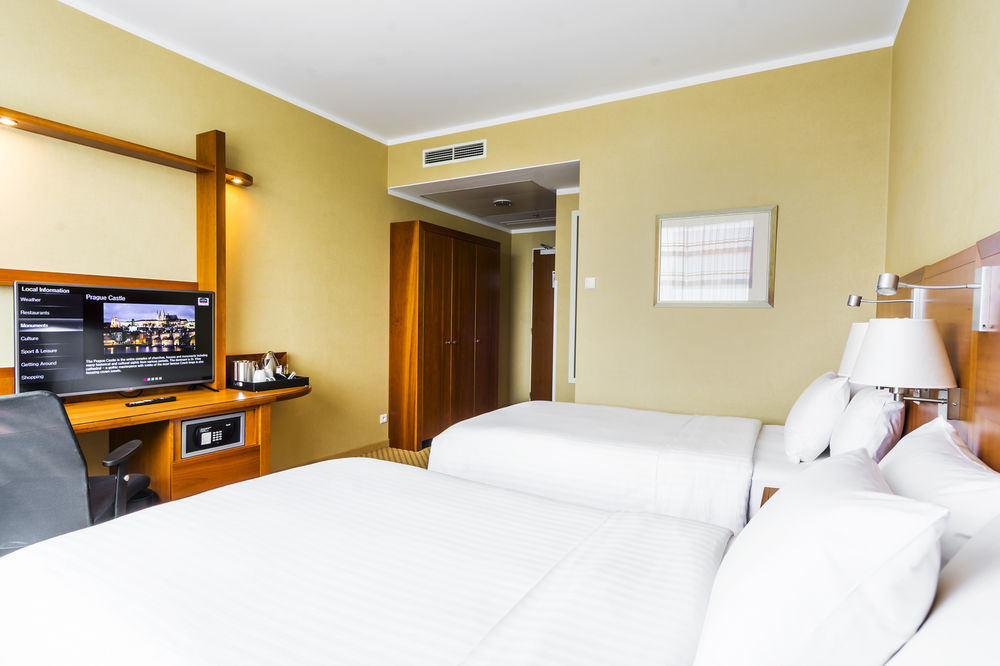 Отель Courtyard By Marriott Pilsen Экстерьер фото