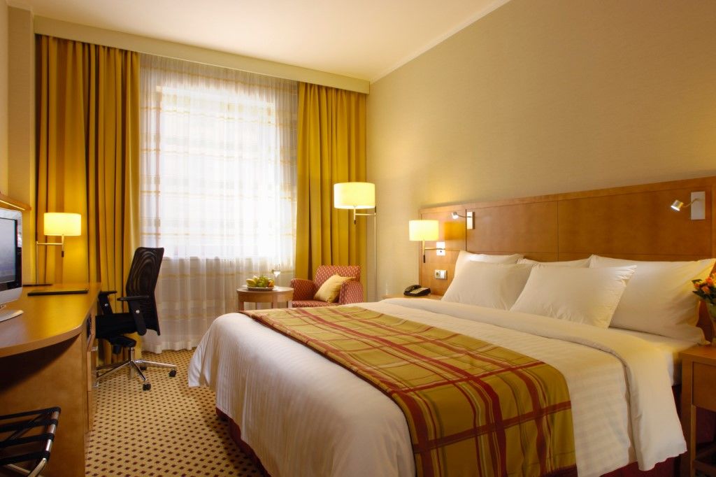 Отель Courtyard By Marriott Pilsen Экстерьер фото